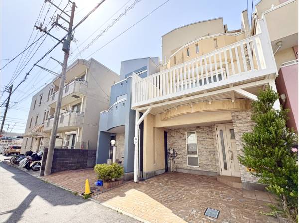 東南道路に接道しており陽当たりが良く明るいロケーション