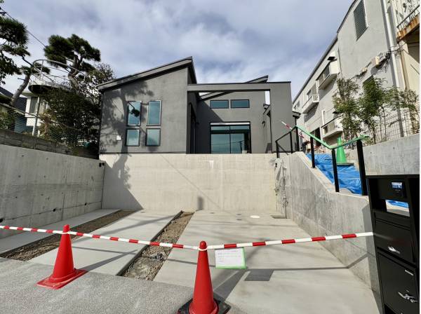 カースペース2台分あるホテルライクな平屋♪