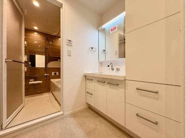 収納が豊富な水回り