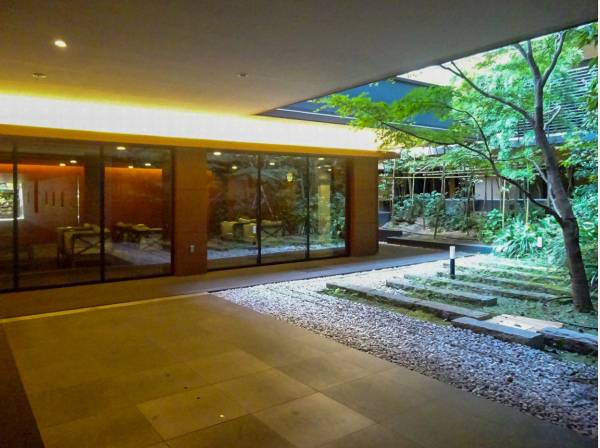 敷地内には植栽が溢れ、鎌倉らしい風情を感じさせてくれます