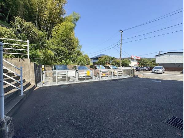 敷地内駐車場。