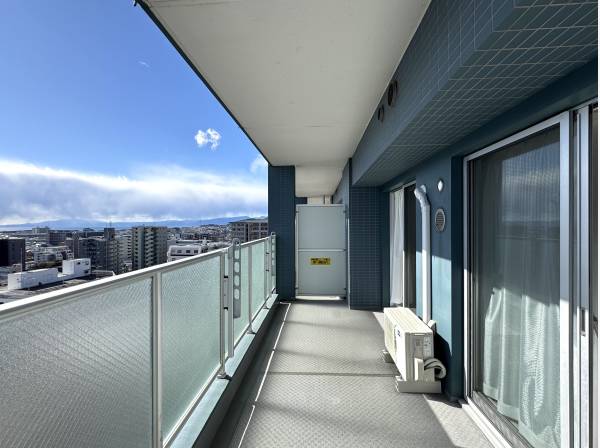 風と空と街を感じる最上階という特等席。