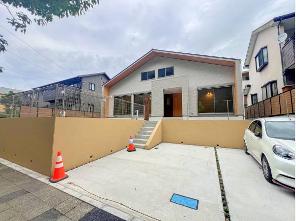 平屋のようなおしゃれな外観