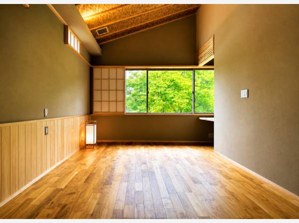 木の温もりと緑に包まれる寛ぎの私邸空間。