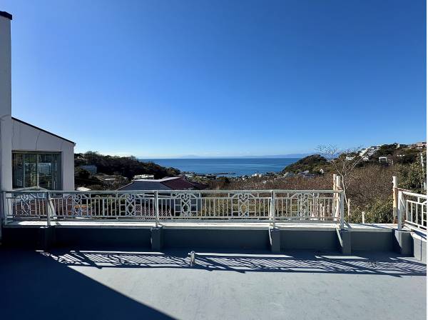 街を見下ろし、海を望む。高台のパノラマが日常に。