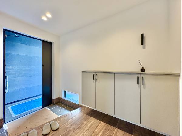 お客様をお迎えする、開放感のある玄関