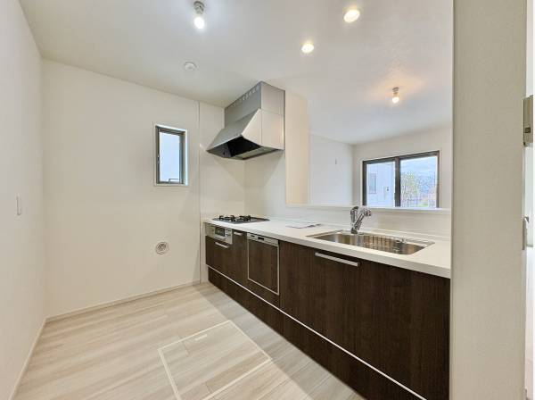 キッチンからは広いリビングも見渡せます