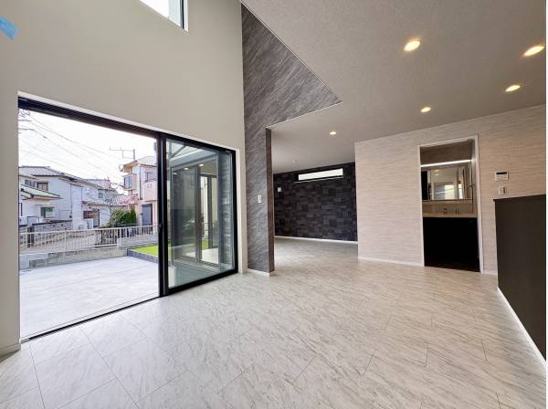 開放感あふれる約22帖のLDKスペース