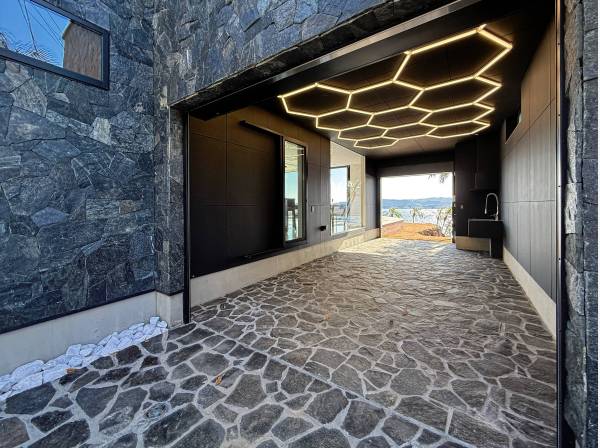 大切なお車はガレージに格納できます