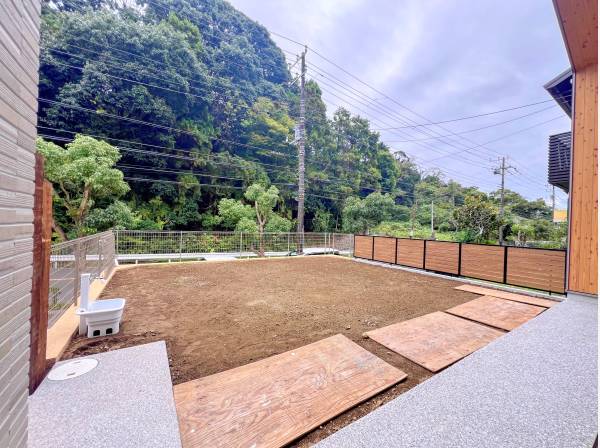 お庭が広く、ガーデニングやBBQも楽しめます