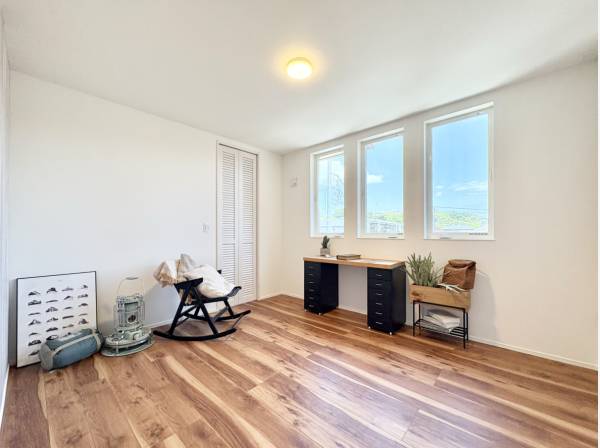 綺麗に整備された開発分譲地内の1画に位置しています。