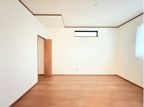 キッチン横の一部屋が重宝します、６．０帖