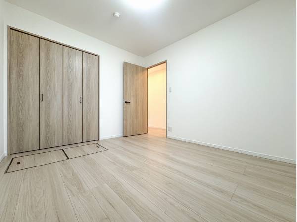 豊富な収納が完備されたベッドルーム