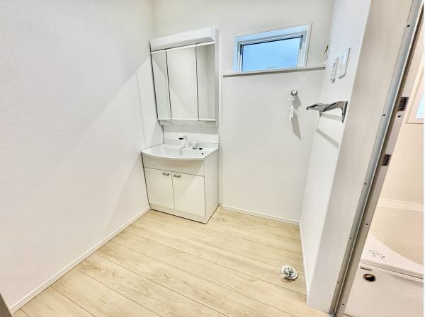 洗面所も広いですね！