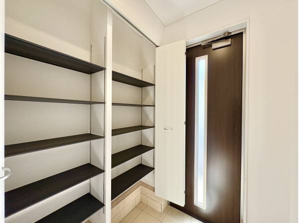 収納が豊富な玄関収納