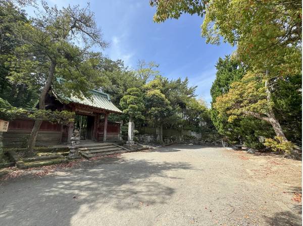 寿福寺まで徒歩5分（約350m）