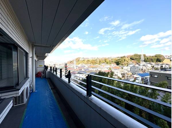 バルコニーより