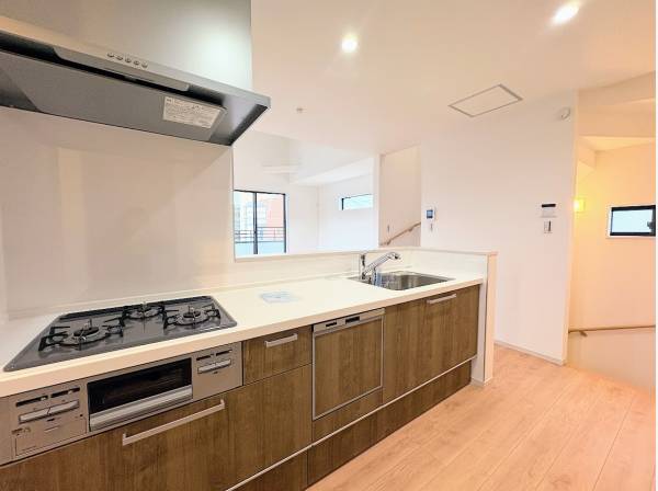 家族との会話が弾む対面式キッチン