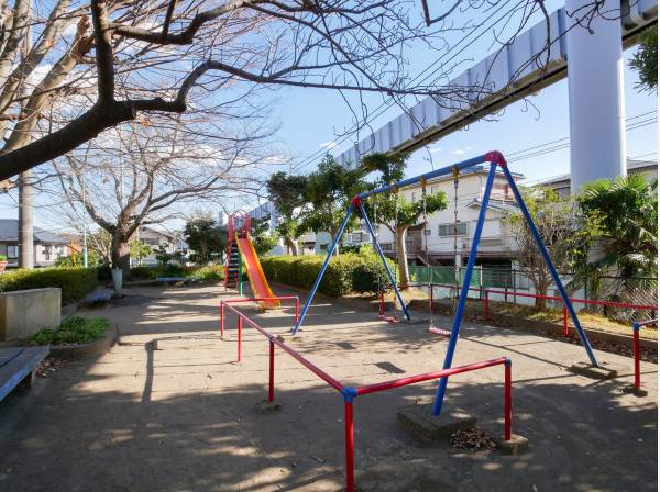 西鎌倉すずめ公園まで徒歩3分（約190m）