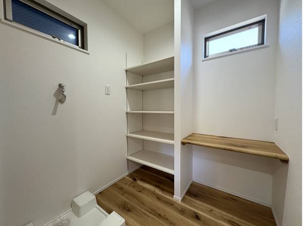 キッチン裏には大容量のユーティリティ