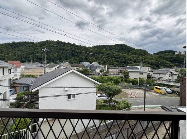 洋室からは山並みを眺めます。