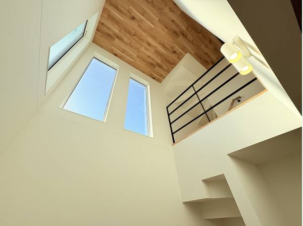 階段部分は吹き抜け仕様で解放感◎