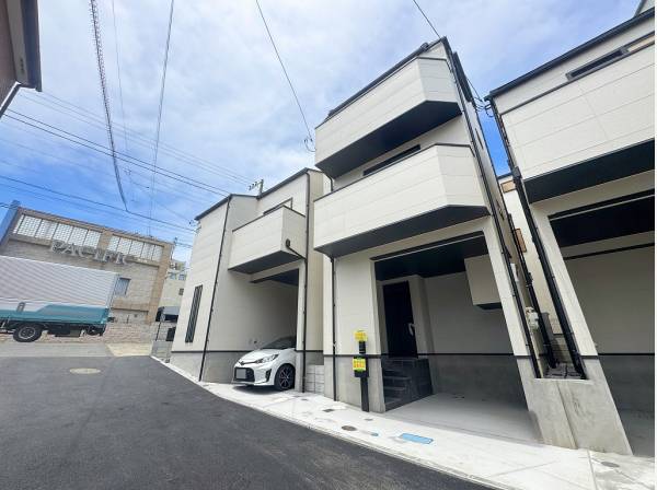 愛車を雨風から守るビルトインガレージを完備