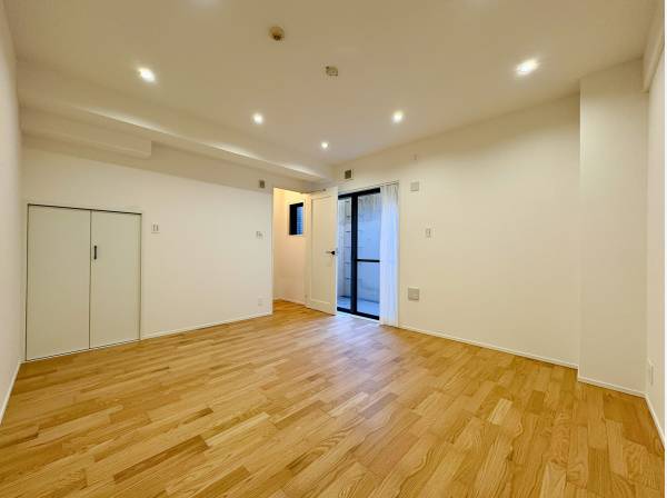 下階には8.8帖の主寝室 外にはドライエリアも