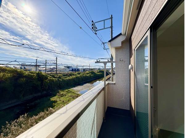 前面がひらけているため、風通し・日当たり良好