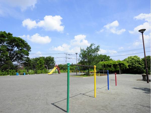 稲荷中郷公園まで徒歩1分（約80m）