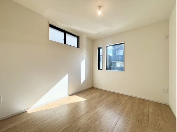 洋室は全部で4室ございます。