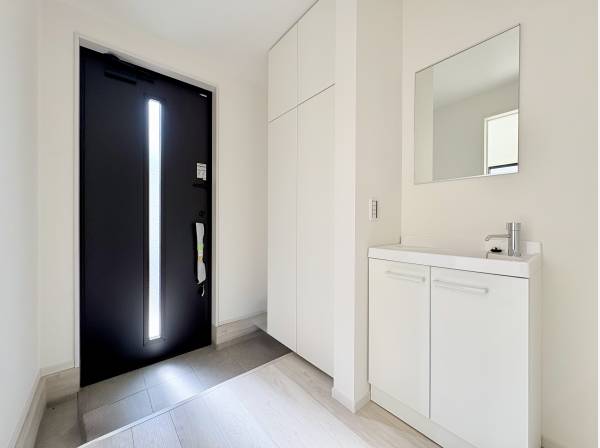 身支度を済ますのにも便利な洗面台