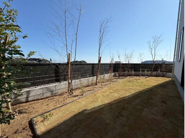 お庭でゆったり休日を過ごせます