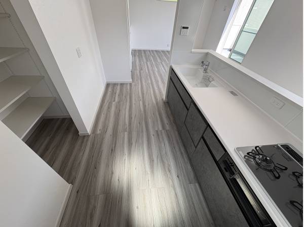 キッチンも広くて収納力タップリ！