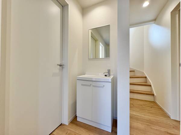 「ただいまー」「手洗ってね」そんな会話が聞こえてきそうな空間です。