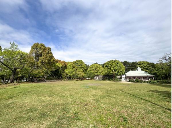 八幡山公園まで徒歩2分（約160m）