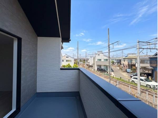 バルコニー　気持ちよく洗濯物を干せます