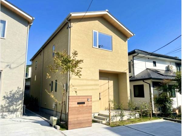 街に溶け込む美しい邸宅