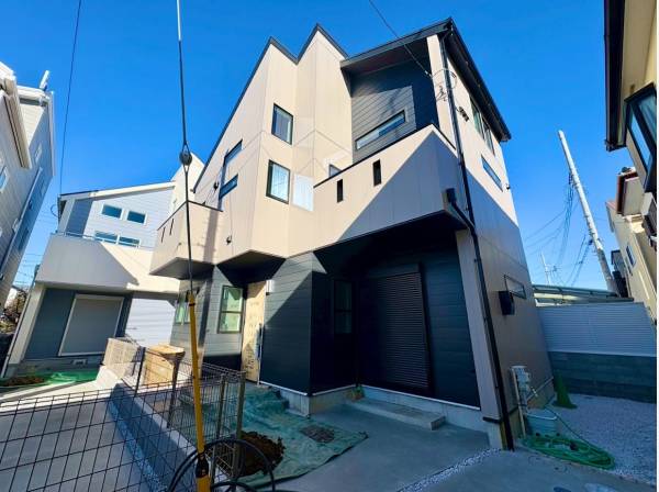 シンプルモダンな飽きのこない外観