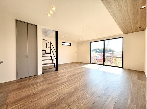 陽当たり良好なリビングダイニング
