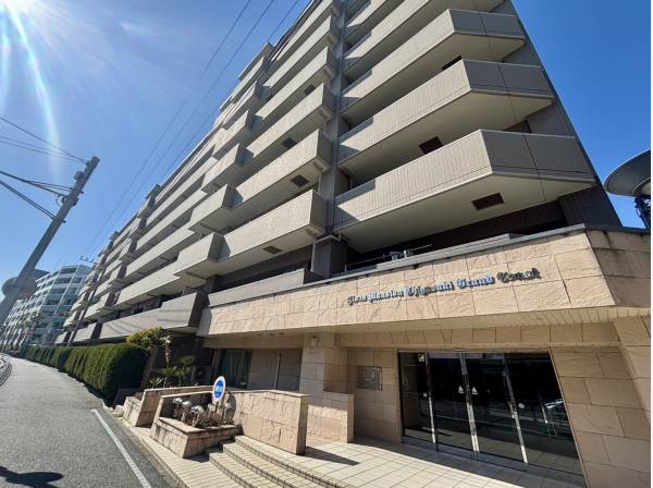 外観が青空に映えますね