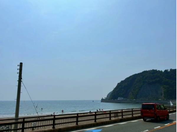 海は通りを挟んで目の前！