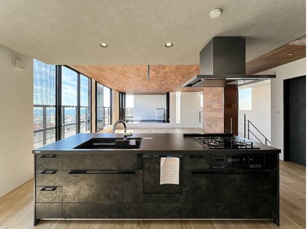 料理をしながら景色を愉しむアイランドキッチン