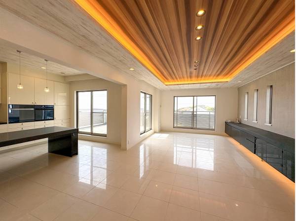 陽光満ちる美しい空間 スタイリッシュな収納が気品を感じます