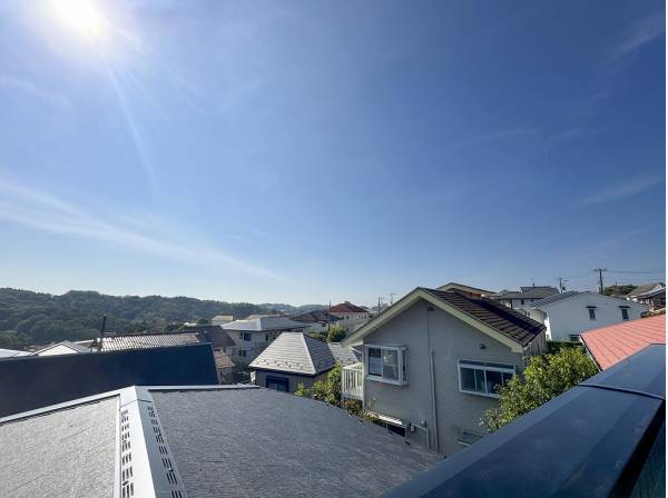 日の出からサンセットまで見届けられる開放的なルーフバルコニーの眺望