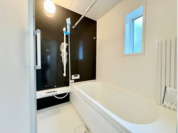 浴室乾燥機付きのバスルーム