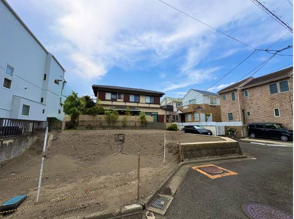 南東向き角地にあたり、日当たり良好