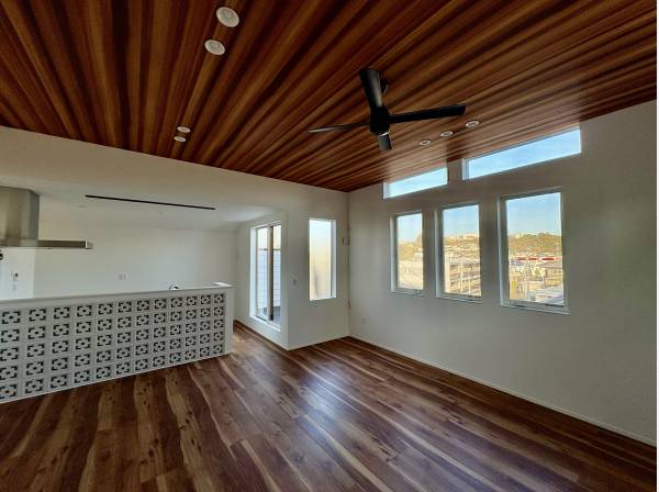 リビングの天井もいい感じです。