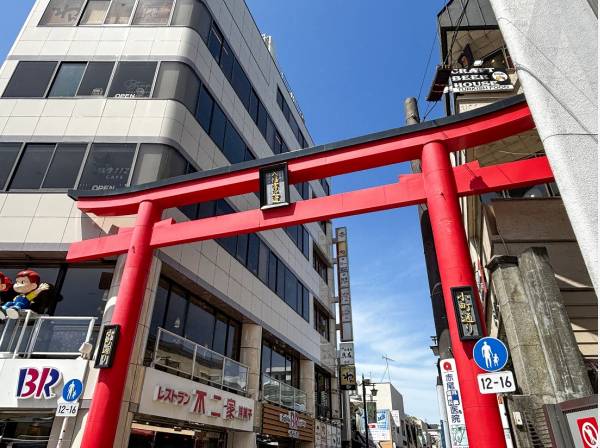 小町通りまで自転車で4分（約1.1km）