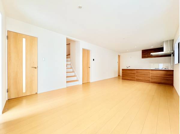 家族のコミュニケーションを育むリビング階段を採用した広々LDK！